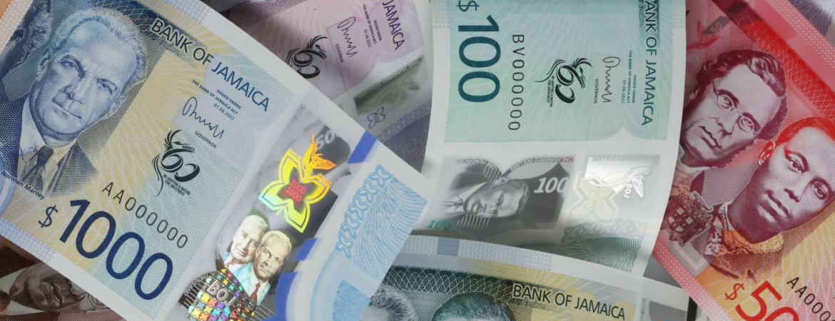 5 Best Ways to Exchange American Currency to Jamaican on Vacation