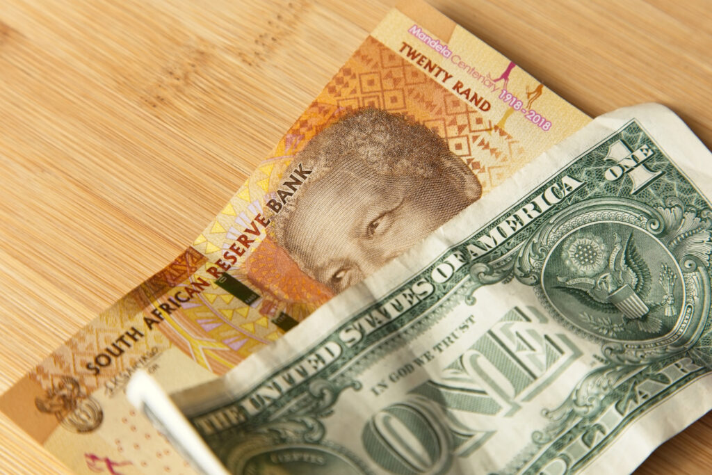 5 Best Ways to Exchange American Currency to Jamaican on Vacation
