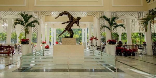 airport-transfer-to-bahia-principe-luxury-lobby airport-transfer-to-bahia-principe-luxury-lobby