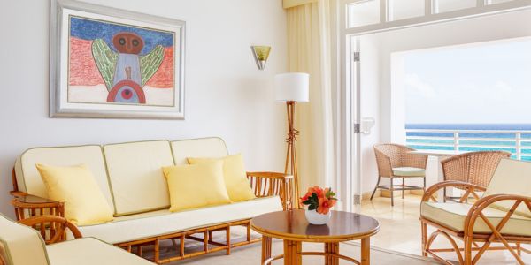 airport-transfer-to-couples-tower-isle-balcony
