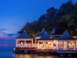 airport-transfer-to-couples-tower-isle-dining