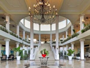 airport-transfer-to-grand-palladium-lobby