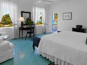 airport-transfer-to-jamaica-inn-bedroom
