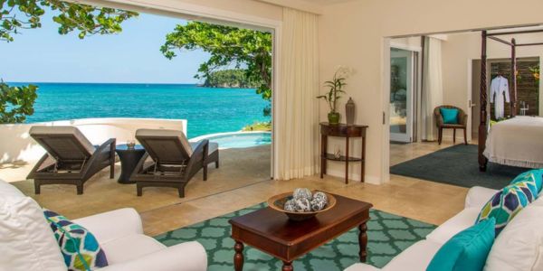airport-transfer-to-jamaica-inn-living-area