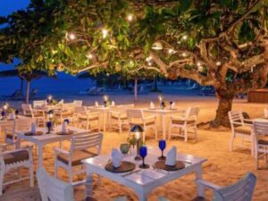 airport-transfer-to-jamaica-inn-outdoor-dining