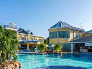 airport-transfer-to-jewel-paradise-cove-pool[1]