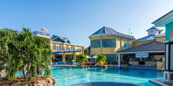 airport-transfer-to-jewel-paradise-cove-pool[1]