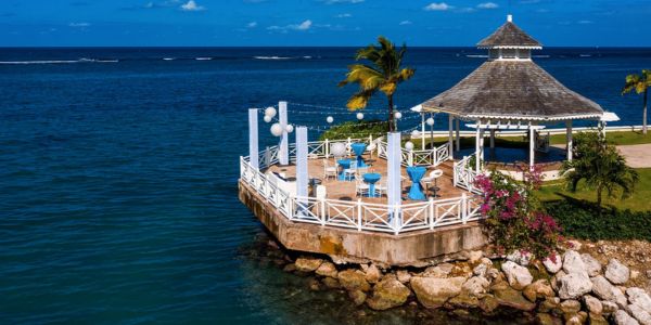 airport-transfer-to-moon-palace-gazebo