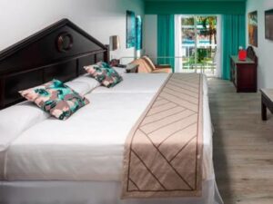 airport-transfer-to-riu-ocho-rios-bedroom
