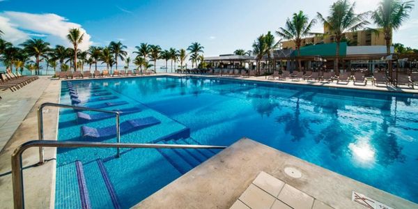 airport-transfer-to-riu-ocho-rios-pool