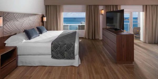airport-transfer-to-riu-reggae-bedroom