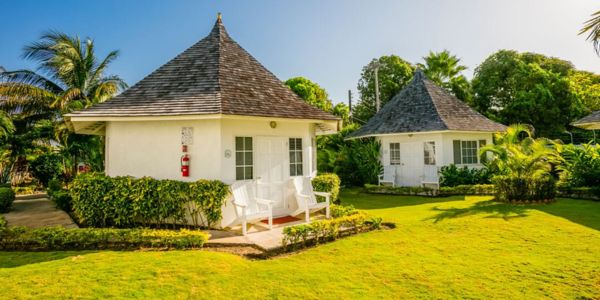 airport-transfer-to-royal-decameron-club-caribbean-property