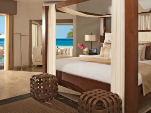 airport-transfer-to-zoetry-bedroom