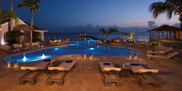 airport-transfer-to-zoetry-pool-deck