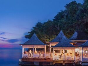 island-dream-tour-airport-transfer-to-ocho-rios-hotel-night-view