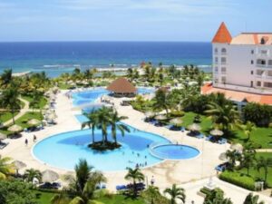 airport transfer to runaway bay hotel aerial view