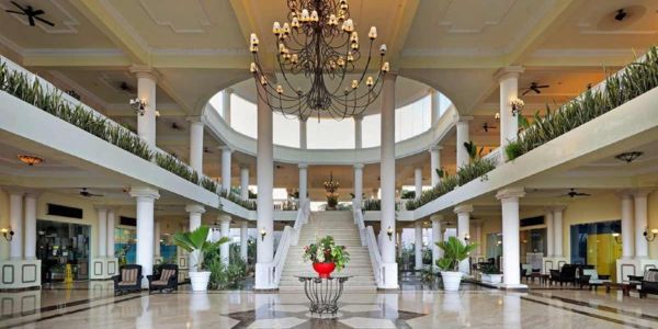 island-dream-tour-vip-transfer-to-grand-palladium-lobby