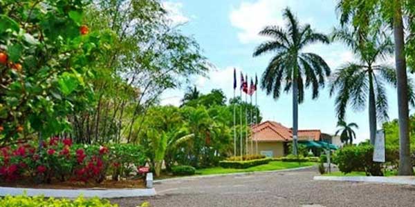 island-dream-tours-airport-transfers-to-el-greco-resort-montego-bay-entrance island-dream-tours-airport-transfers-to-el-greco-resort-montego-bay-entrance