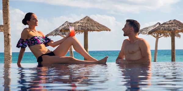 island-dream-tours-airport-transfers-to-hideaway-at-royalton-blue-waters-couple island-dream-tours-airport-transfers-to-hideaway-at-royalton-blue-waters-couple