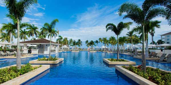 island-dream-tours-airport-transfers-to-hyatt-ziva-rose-hall-pool-side