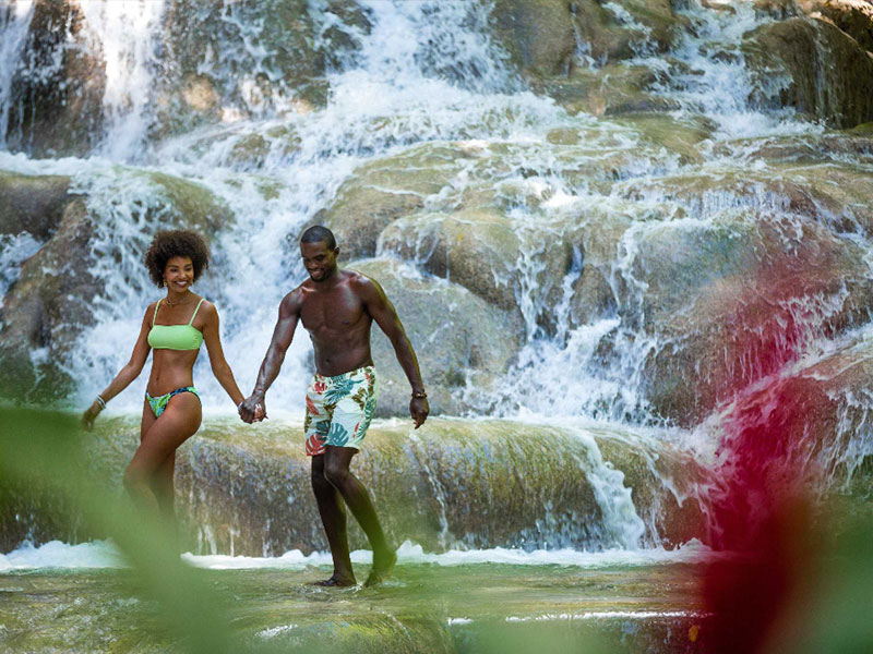 affordable-tours-jamaica-attractions-dunns-river-falls-couple.jpg
