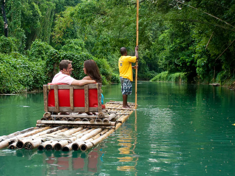 affordable-tours-jamaica-attractions-martha-brae-rafting-couple-1.jpg